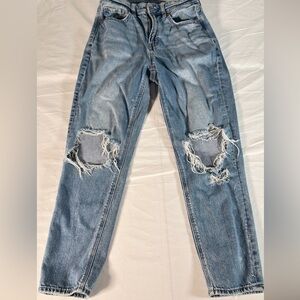 American Eagle Women’s Short Strigid Distressed Blue Jeans size 2